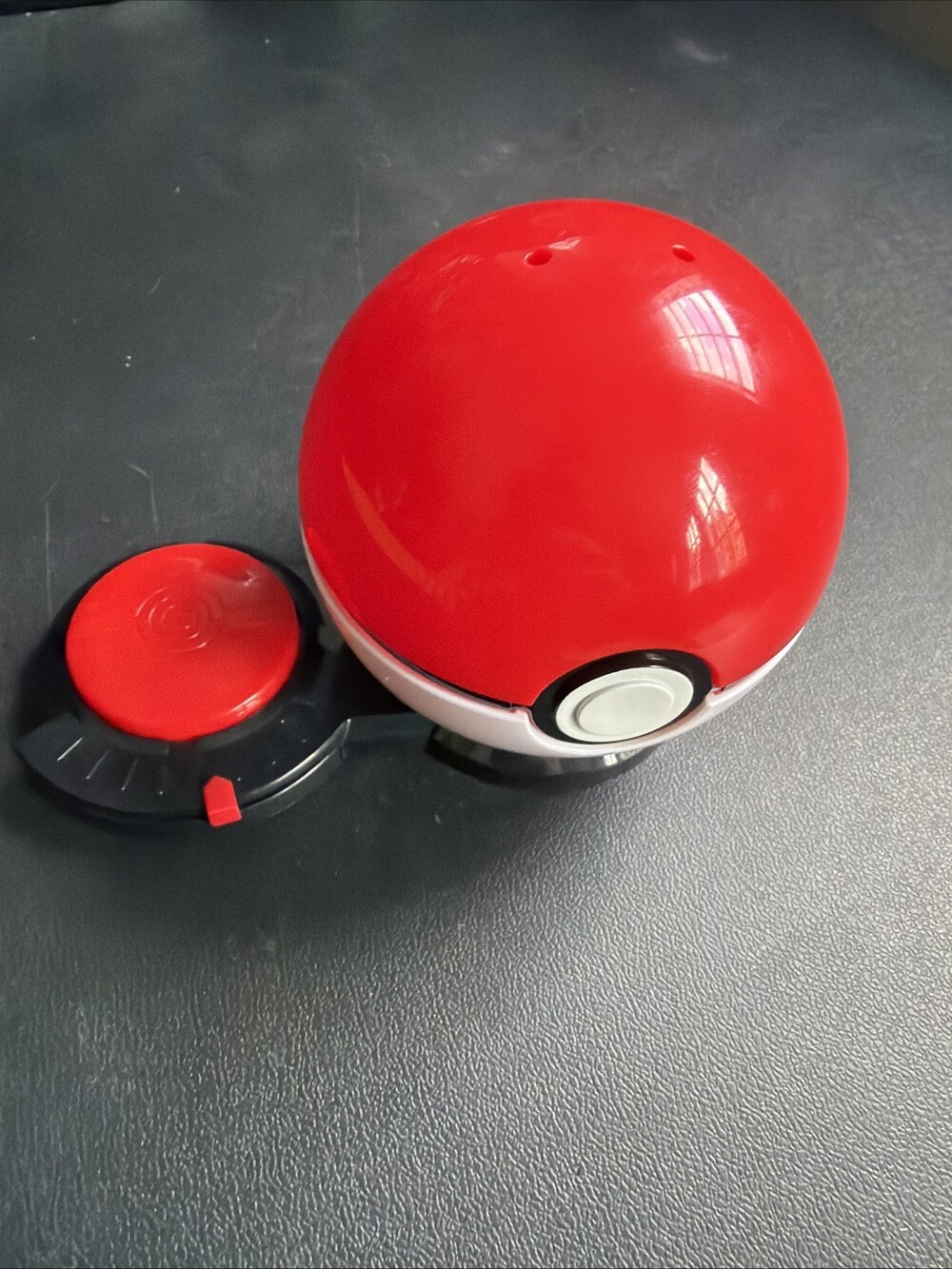 Jazwares Pokémon Surprise Attack Poké Ball 2021 Toy – Opens & Works – Pre-Owned